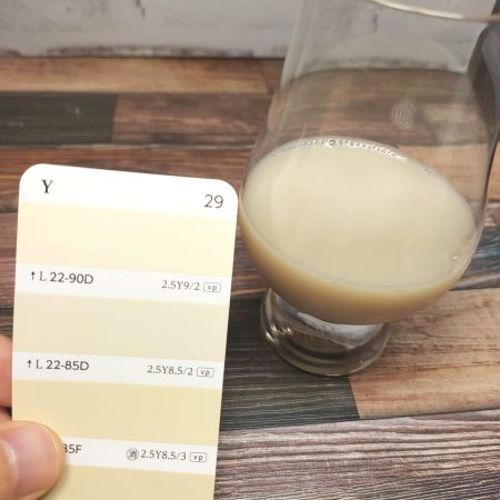 「キッコーマン 豆乳飲料 どら焼き」のマンセル値は2.5Y9／2に近い色