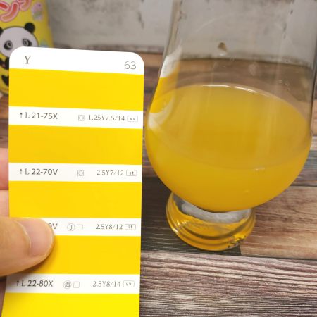 「わかやまポンチ缶ジュース」のマンセル値は2.5Y7／12に近い色