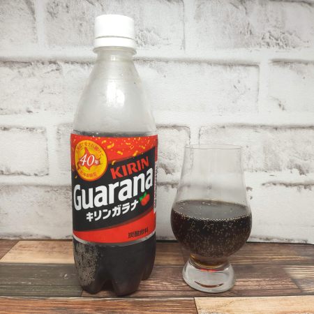 「キリン ガラナ」とテイスティンググラスの画像