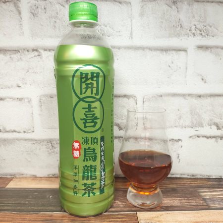 「開喜(カイシ) 台湾凍頂烏龍茶」とテイスティンググラスの画像