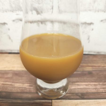 「TULLY’S COFFEE BARISTA’S AMERICANO ミルク＆シュガー」をテイスティンググラスに注いだ画像
