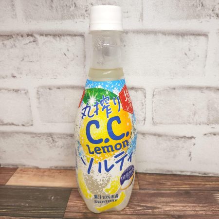 「丸搾りC.C.レモン ソルティ」を正面からみた画像