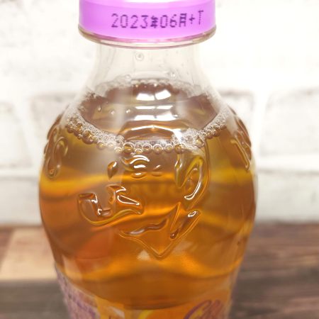 「クラフトボス フルーツティー(秋冬ブレンド)」のペットボトルにはロゴがある画像1