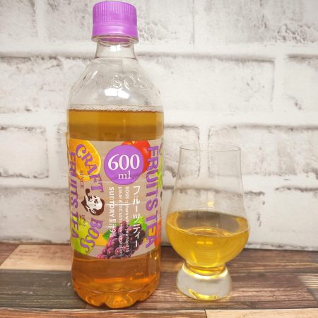 「クラフトボス フルーツティー(秋冬ブレンド)」とテイスティンググラスの画像