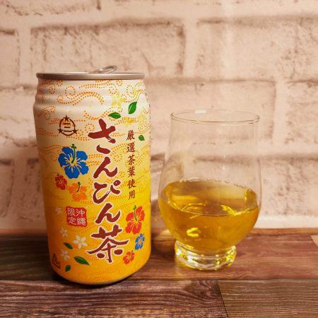 「湧川商会 さんぴん茶(缶)」とテイスティンググラスの画像
