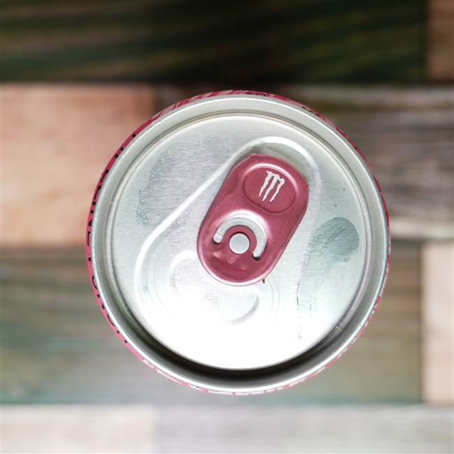 魔爪 JUICED MONSTER 管浪潘趣™碳酸能量飲料 (モンスターパイプラインパンチ) を上部から見た画像1