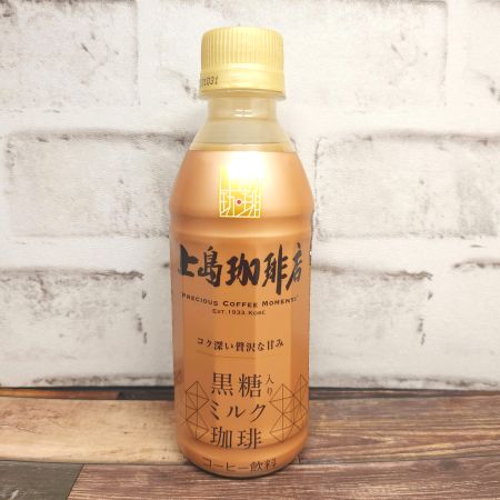 「UCC 上島珈琲店 黒糖入りミルク珈琲ペットボトル」を正面からみた画像