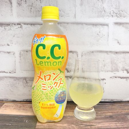 「C．C．レモン メロンミックス」とテイスティンググラスの画像