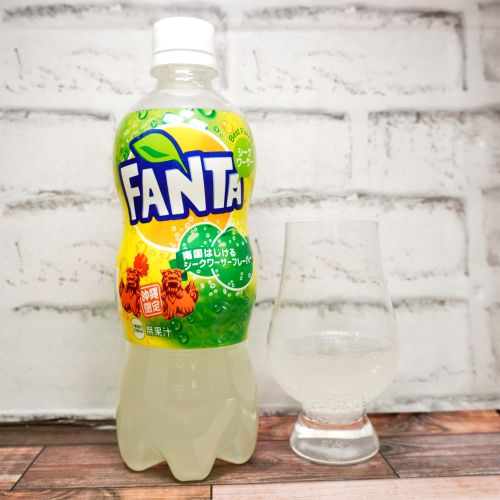 「ファンタ シークヮーサー」とテイスティンググラスの画像