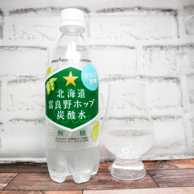 「北海道 富良野ホップ炭酸水」の味や見た目の画像(写真)1