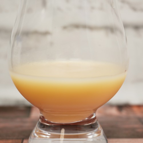 「マルコメ プラス糀 米糀からつくった甘酒」をテイスティンググラスに注いだ画像