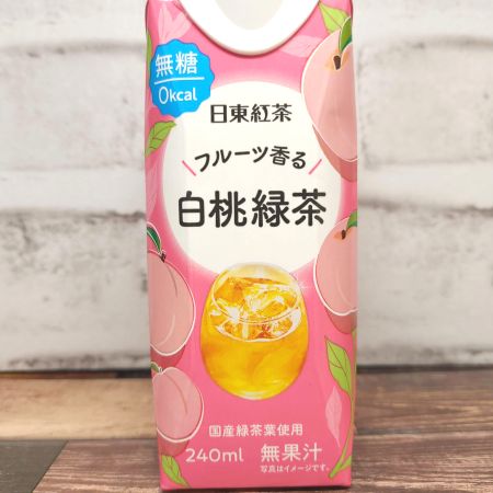 「日東紅茶 フルーツ香る白桃緑茶」の特徴に関する画像