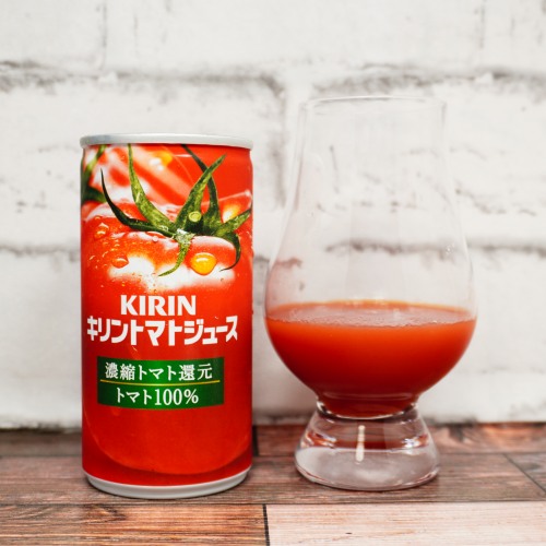 「キリン トマトジュース 濃縮トマト還元」とテイスティンググラスの画像