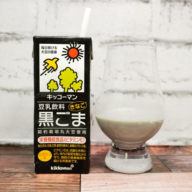 「キッコーマン飲料 豆乳飲料 黒ごま きなこ風味」の味や見た目の画像(写真)1