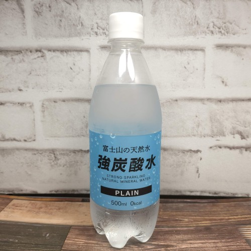 「友桝飲料 富士山の天然水 強炭酸水」を正面からみた画像