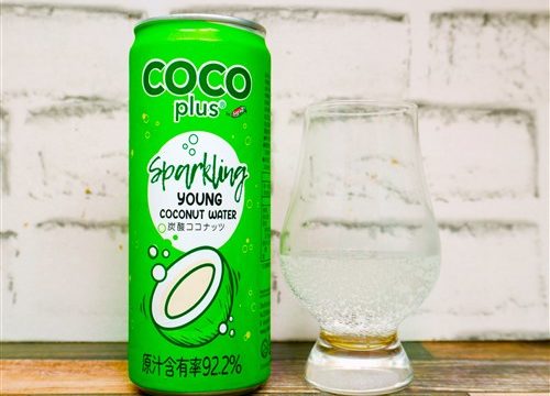 COCO plus Sparkling YOUNG COCONUT WATER の画像(写真)1