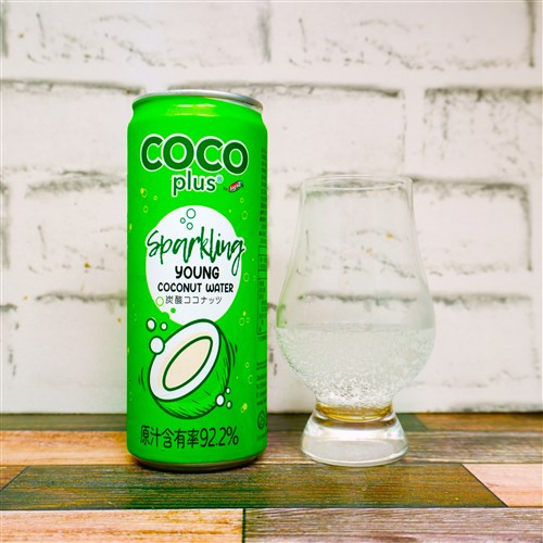 COCO plus Sparkling YOUNG COCONUT WATER の画像(写真)1