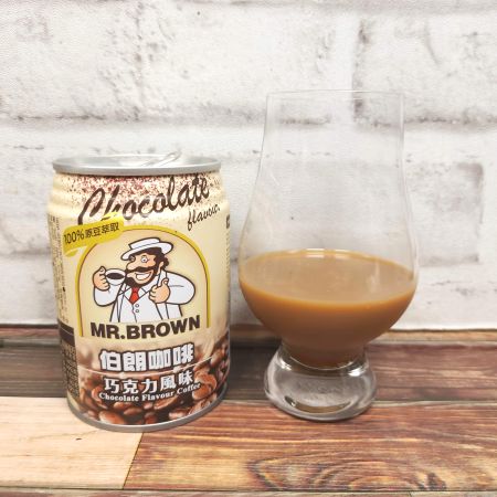 「Mr.ブラウン チョコレートフレーバー(巧克力風味)」とテイスティンググラスの画像