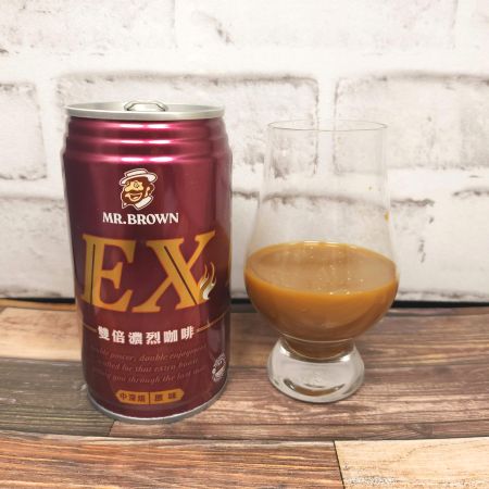 「Mr.ブラウン EX(雙倍濃烈咖啡)」とテイスティンググラスの画像
