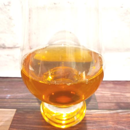 「静岡産 旅茶房ほうじ茶」をテイスティンググラスに注いだ画像