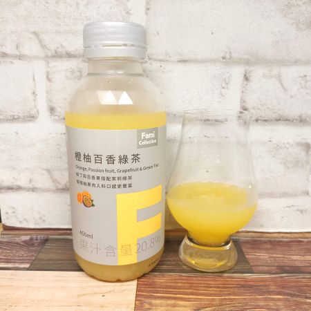 「Fami Collection 橙柚百香綠茶」とテイスティンググラスの画像