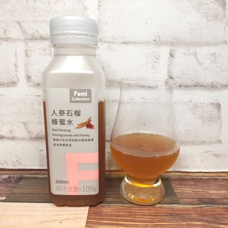 「Fami Collection 人蔘石榴蜂蜜水」とテイスティンググラスの画像